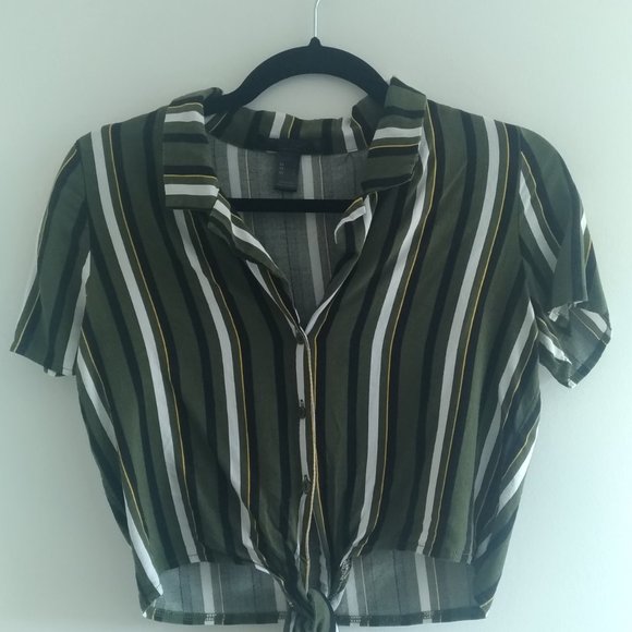 Cropped Tie Up Top - Picture 2 of 4